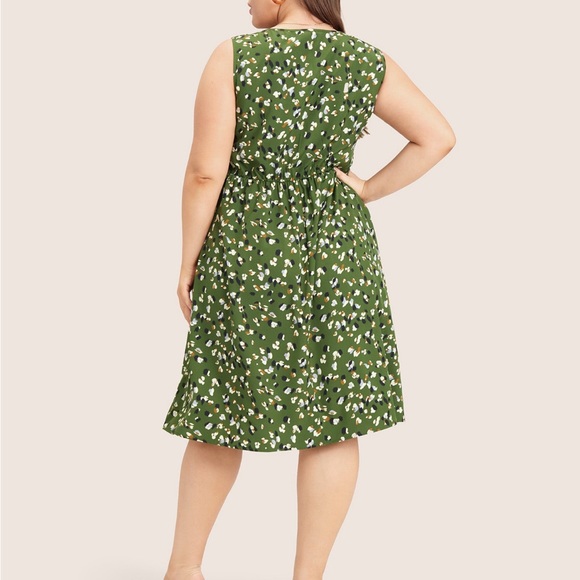 NWT Allover Print Pocket Flutter Crossover Ruched
Tank Dress 14/16 - 1X - Picture 2 of 6